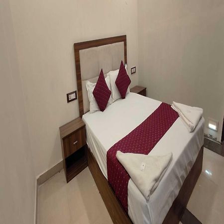 Hotel Blue Sky Residency Mumbai  Buitenkant foto