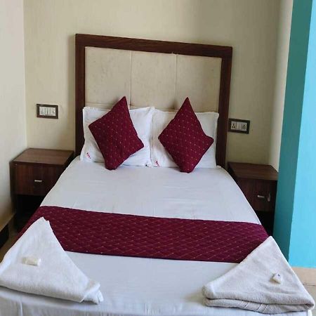 Hotel Blue Sky Residency Mumbai  Buitenkant foto