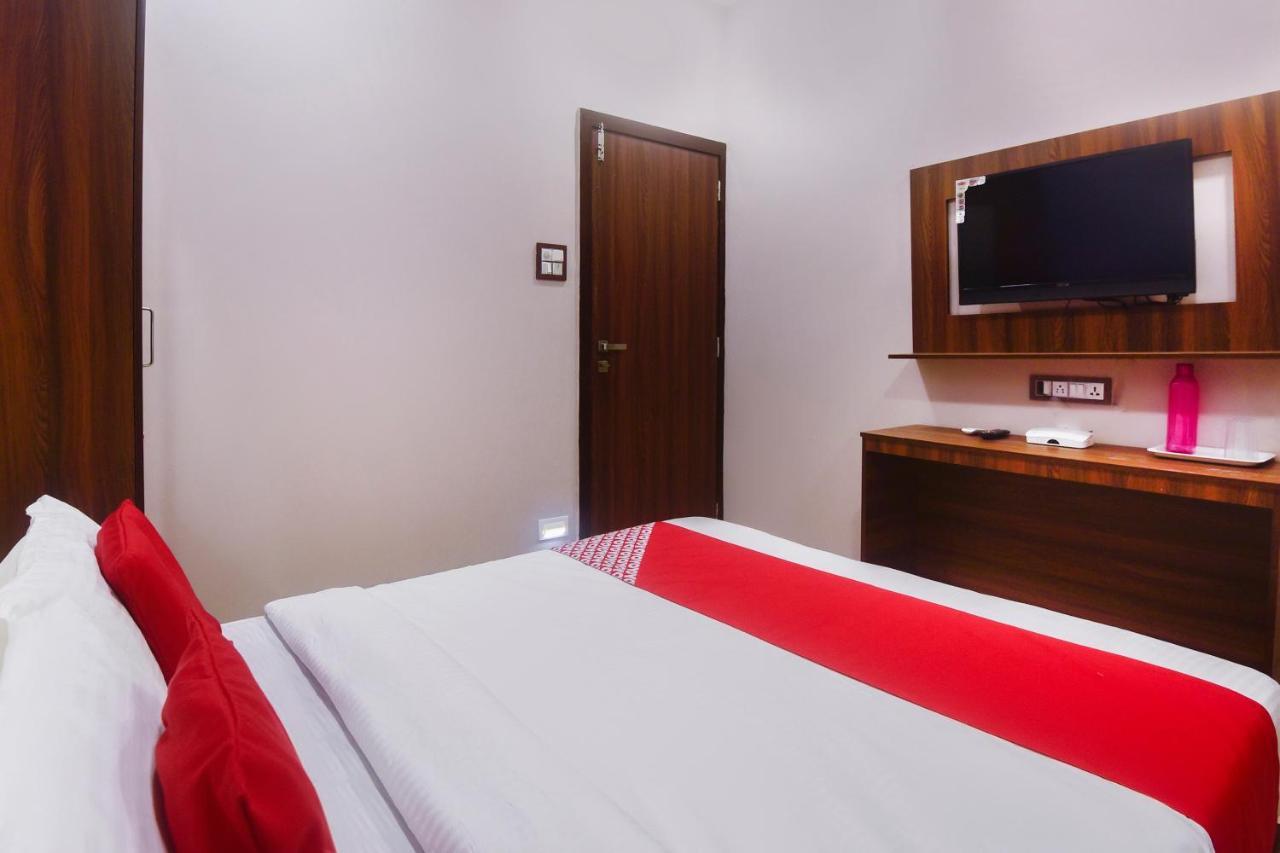 Hotel Blue Sky Residency Mumbai  Buitenkant foto