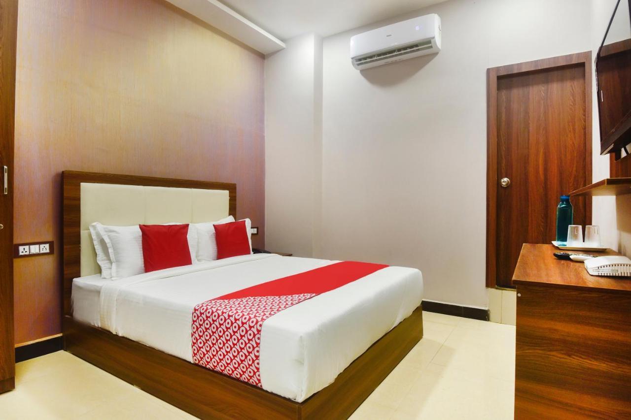 Hotel Blue Sky Residency Mumbai  Buitenkant foto
