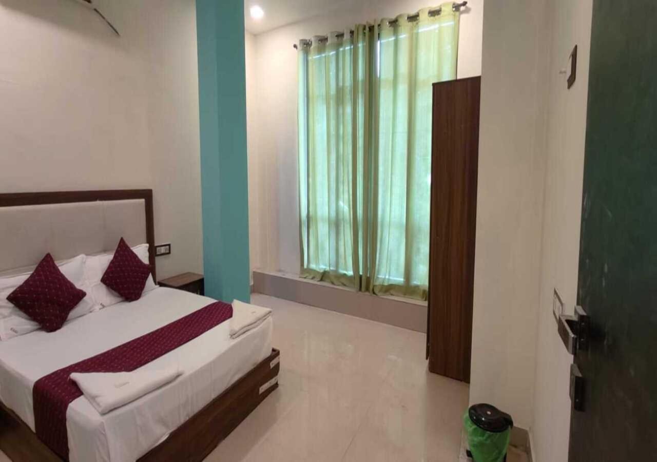 Hotel Blue Sky Residency Mumbai  Buitenkant foto
