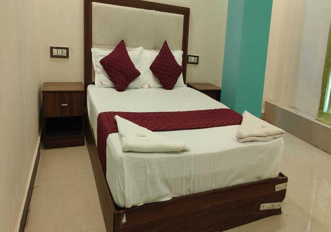 Hotel Blue Sky Residency Mumbai  Buitenkant foto