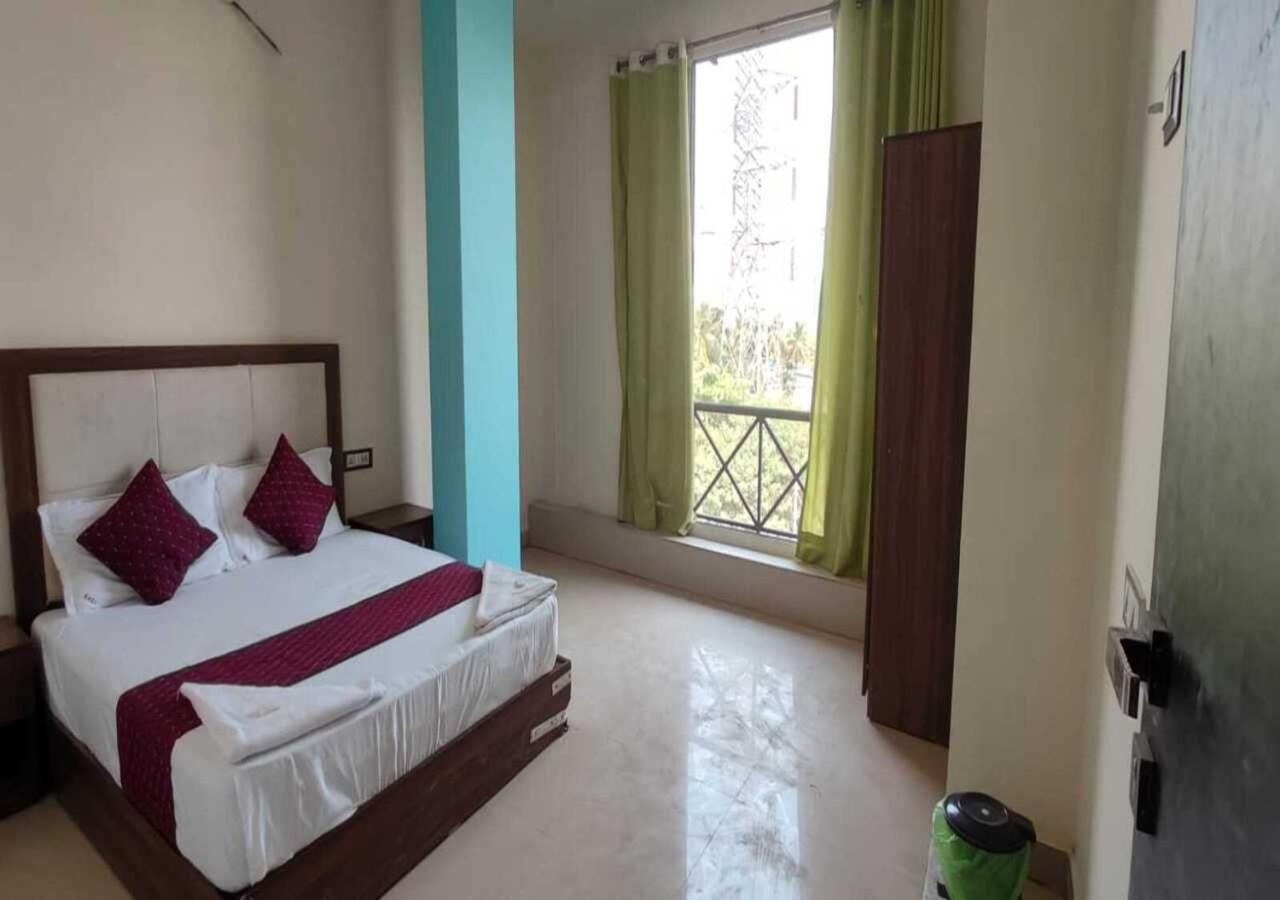 Hotel Blue Sky Residency Mumbai  Buitenkant foto