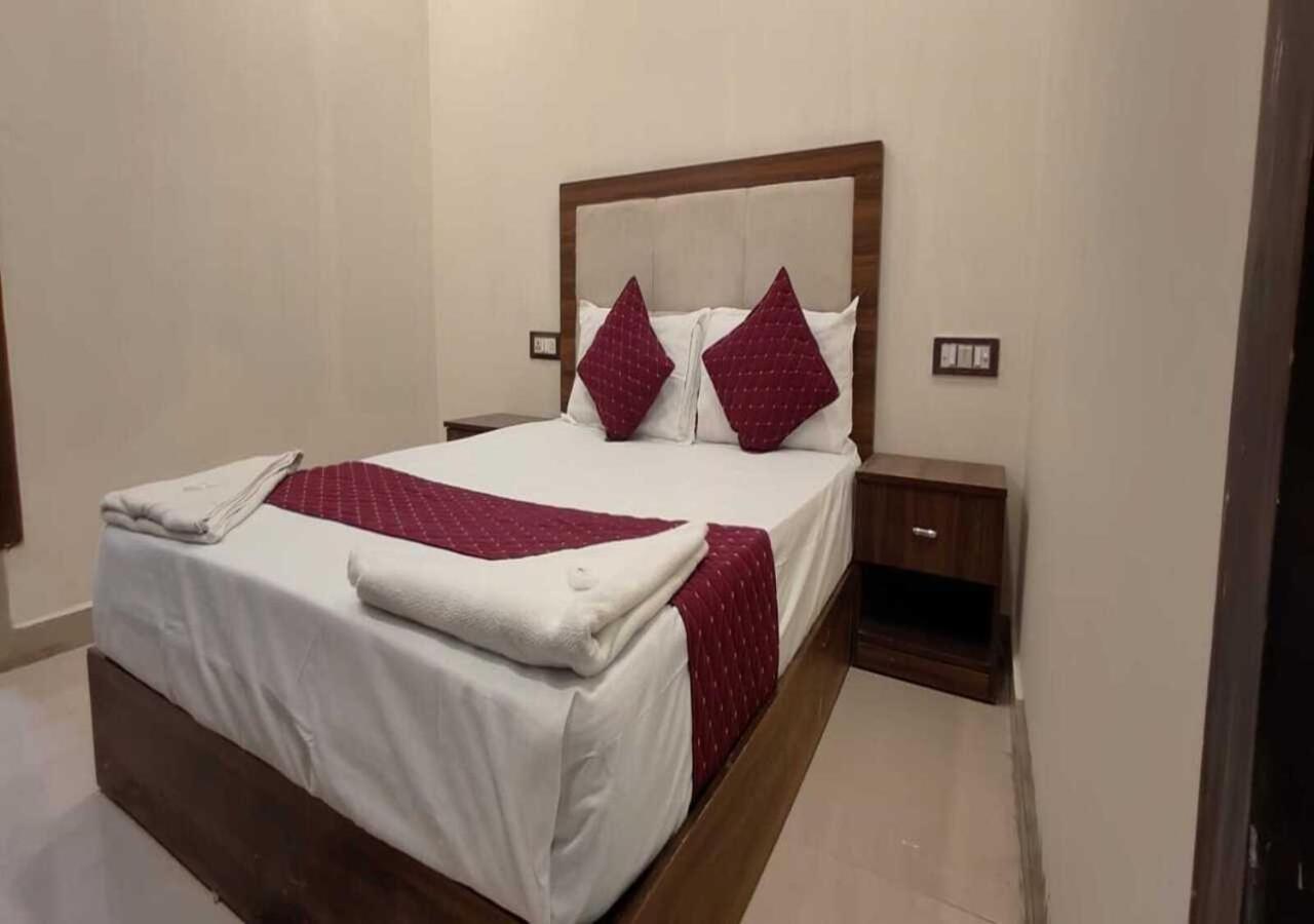 Hotel Blue Sky Residency Mumbai  Buitenkant foto
