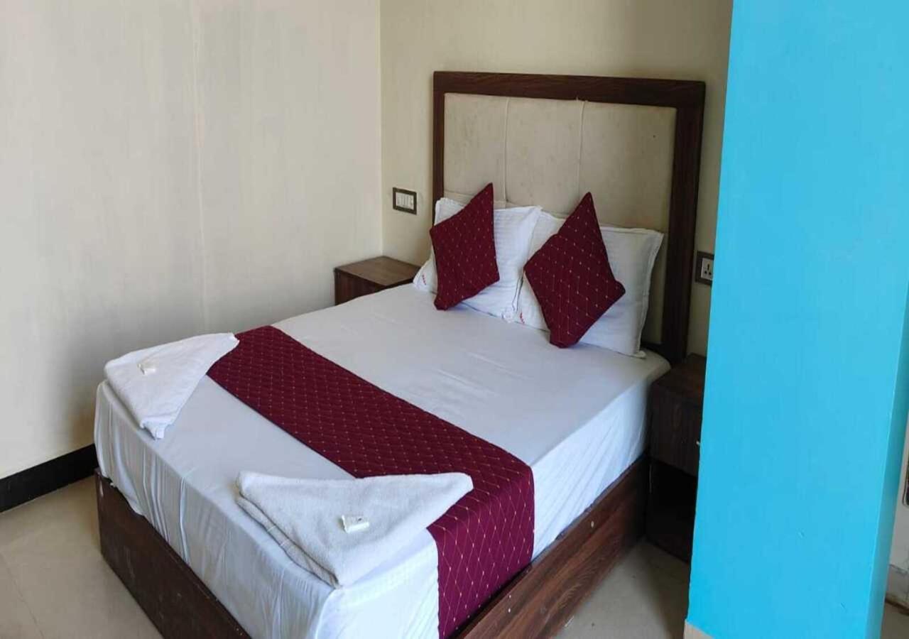 Hotel Blue Sky Residency Mumbai  Buitenkant foto