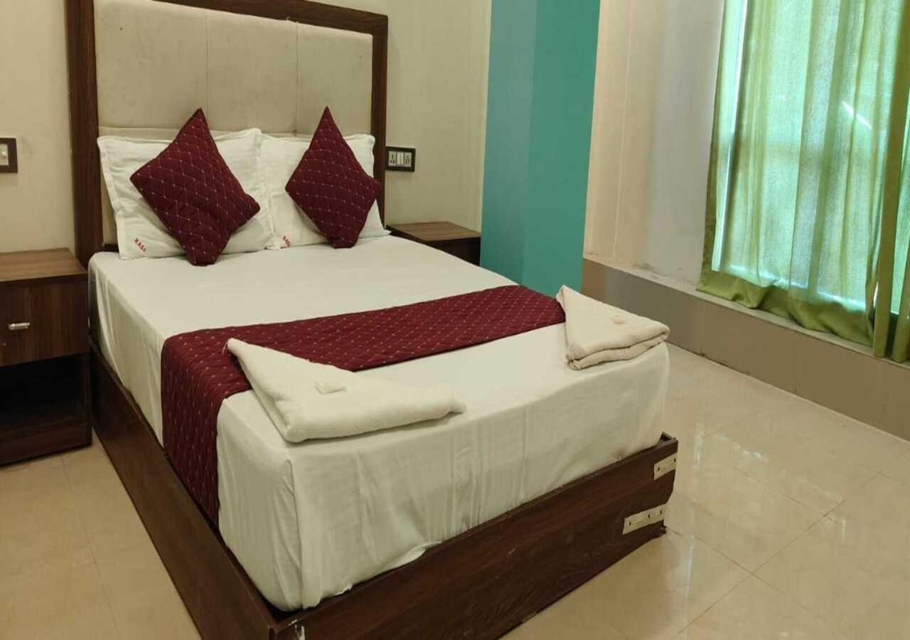 Hotel Blue Sky Residency Mumbai  Buitenkant foto