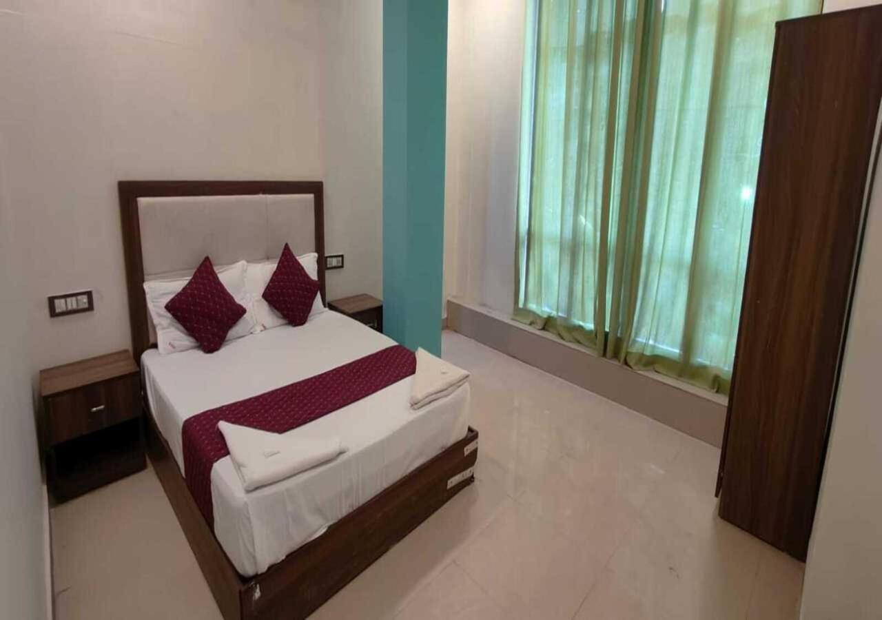 Hotel Blue Sky Residency Mumbai  Buitenkant foto