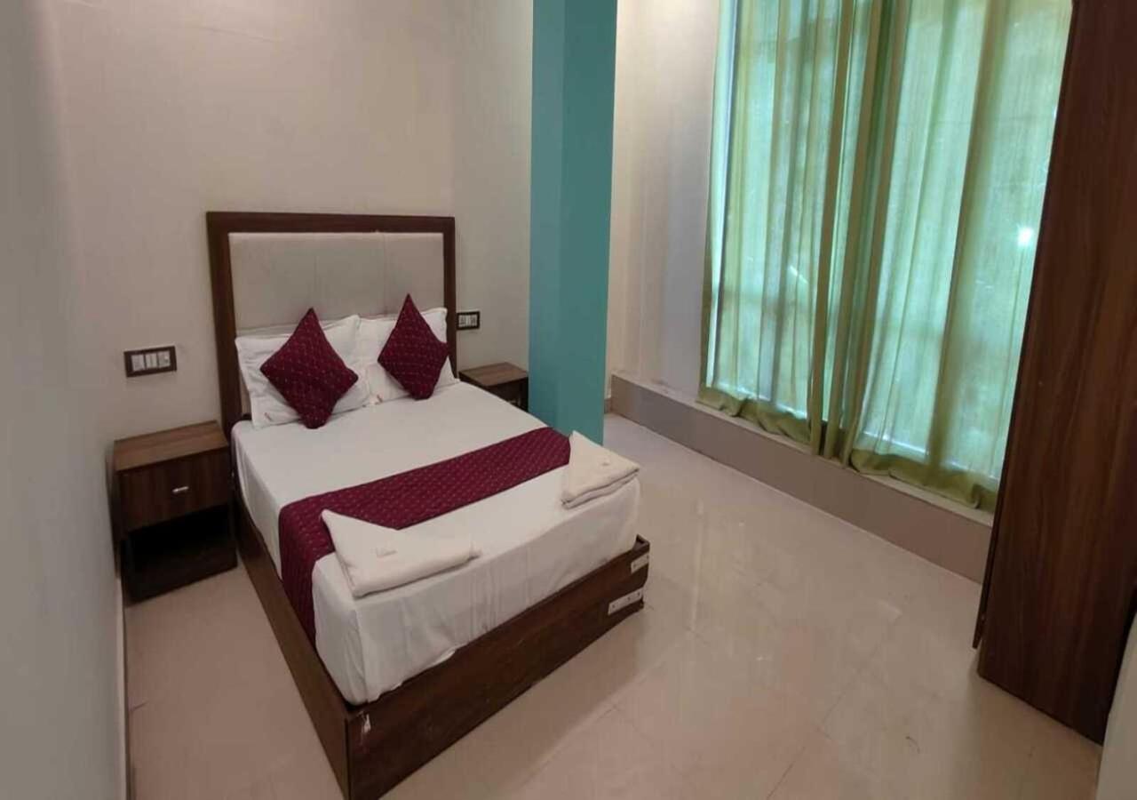Hotel Blue Sky Residency Mumbai  Buitenkant foto