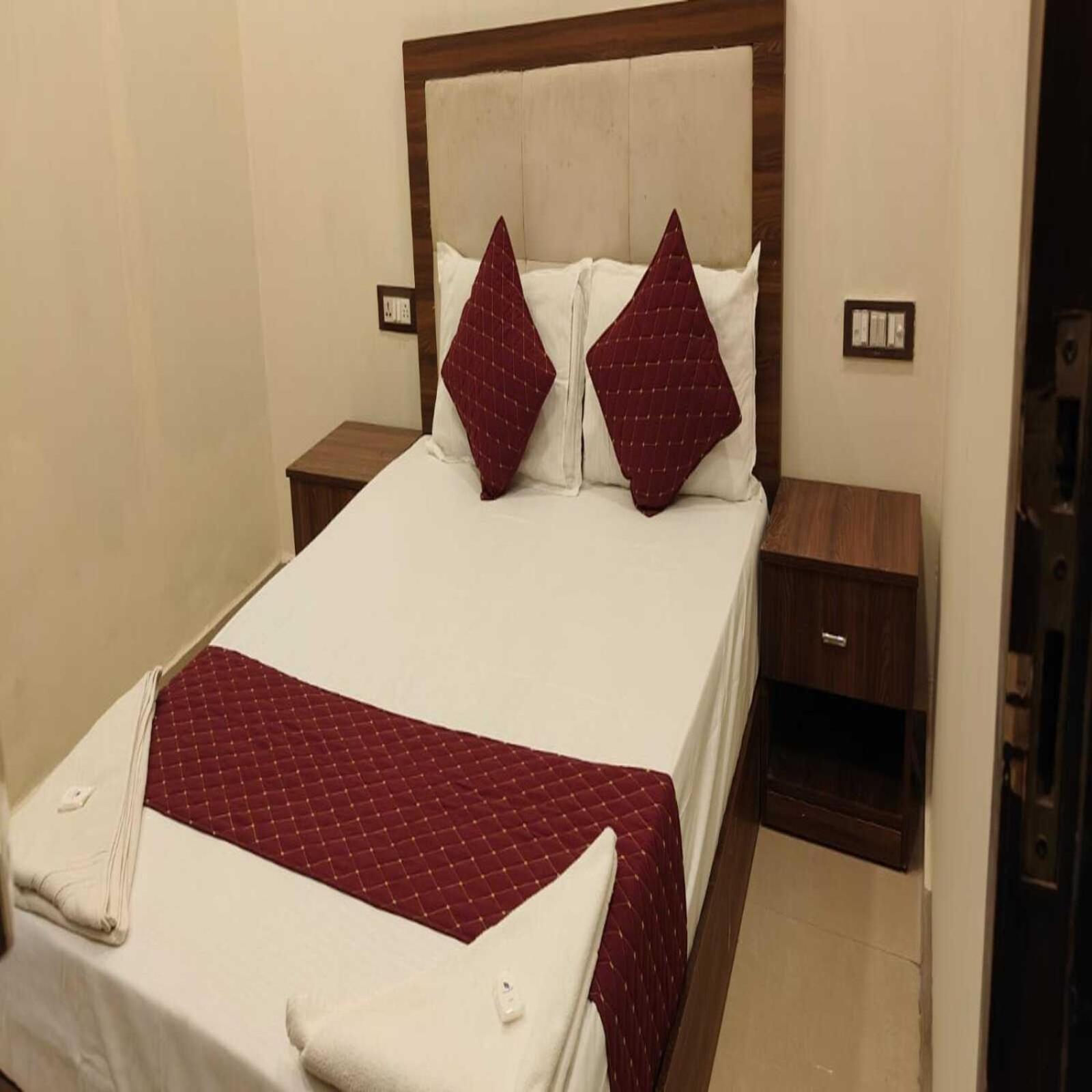 Hotel Blue Sky Residency Mumbai  Buitenkant foto