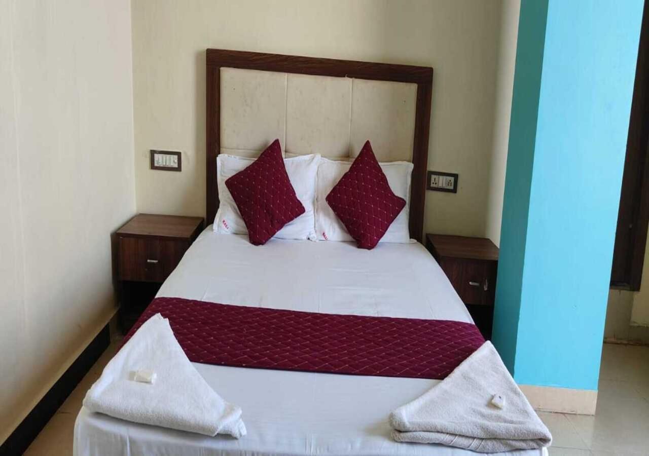 Hotel Blue Sky Residency Mumbai  Buitenkant foto