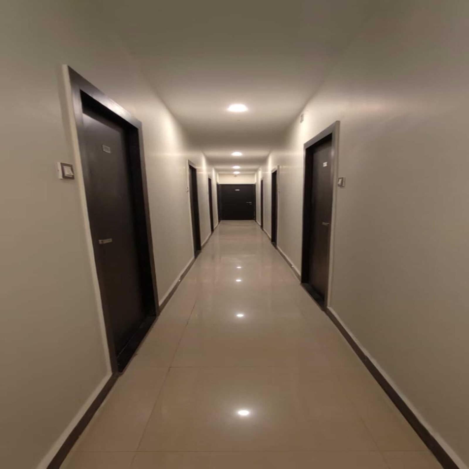 Hotel Blue Sky Residency Mumbai  Buitenkant foto