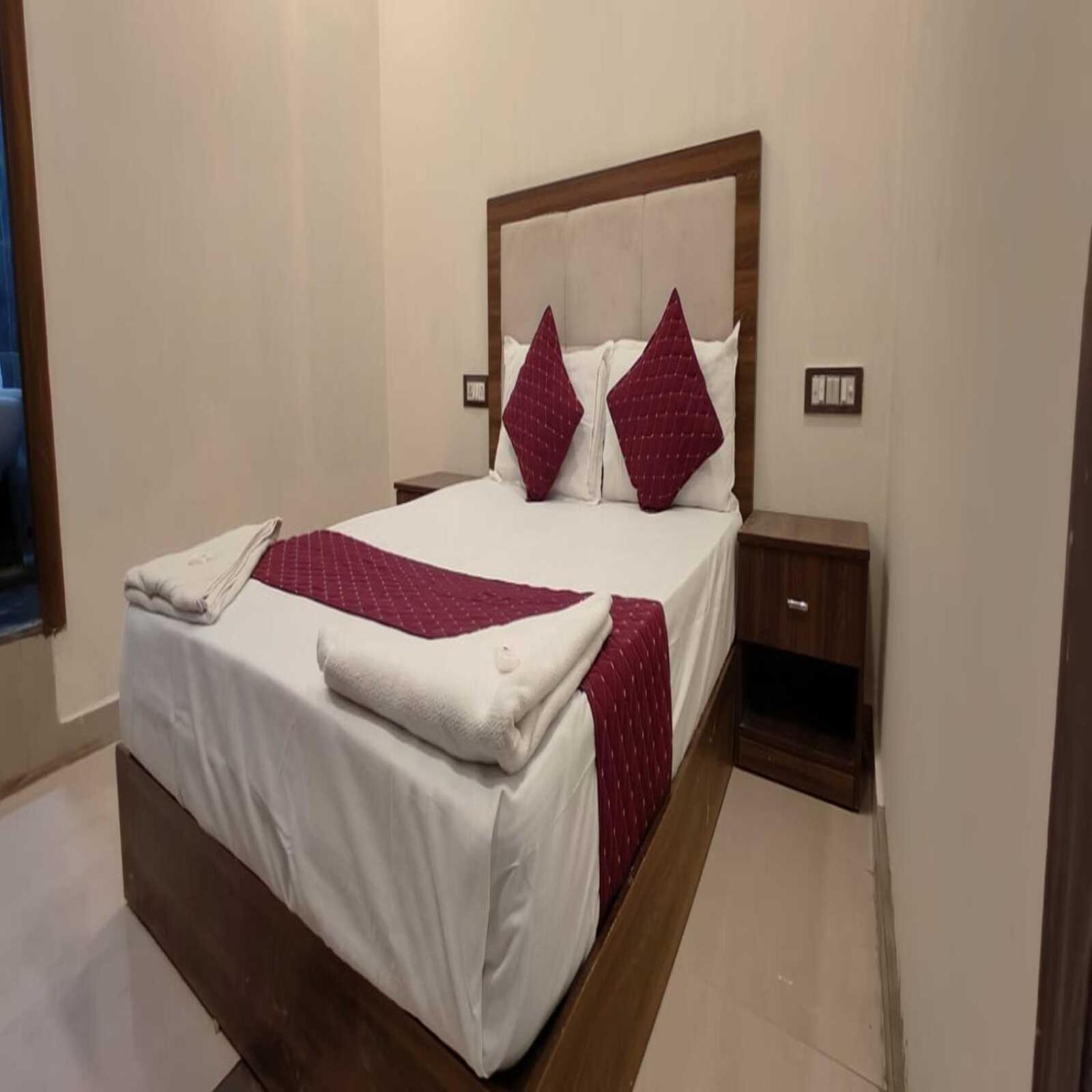 Hotel Blue Sky Residency Mumbai  Buitenkant foto