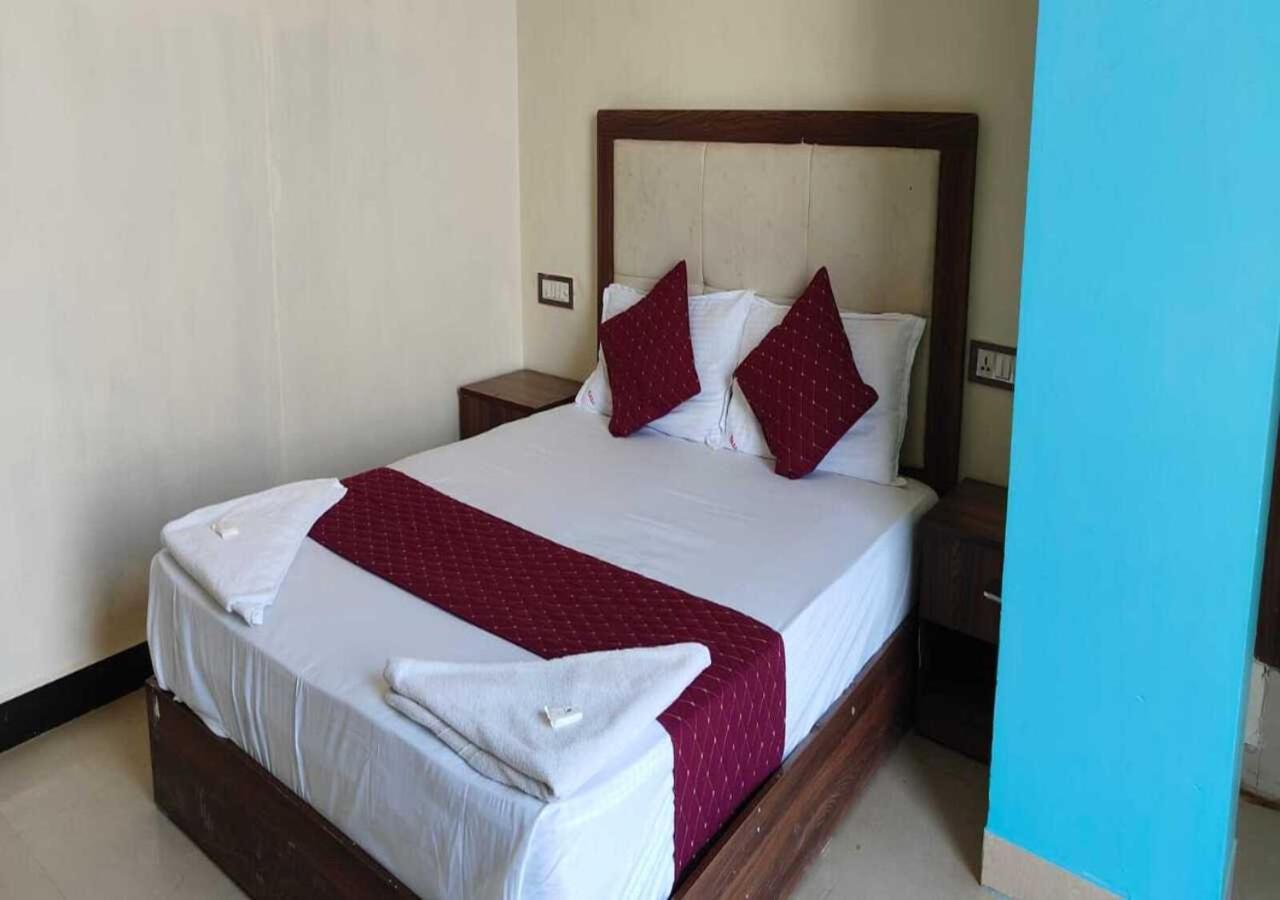 Hotel Blue Sky Residency Mumbai  Buitenkant foto