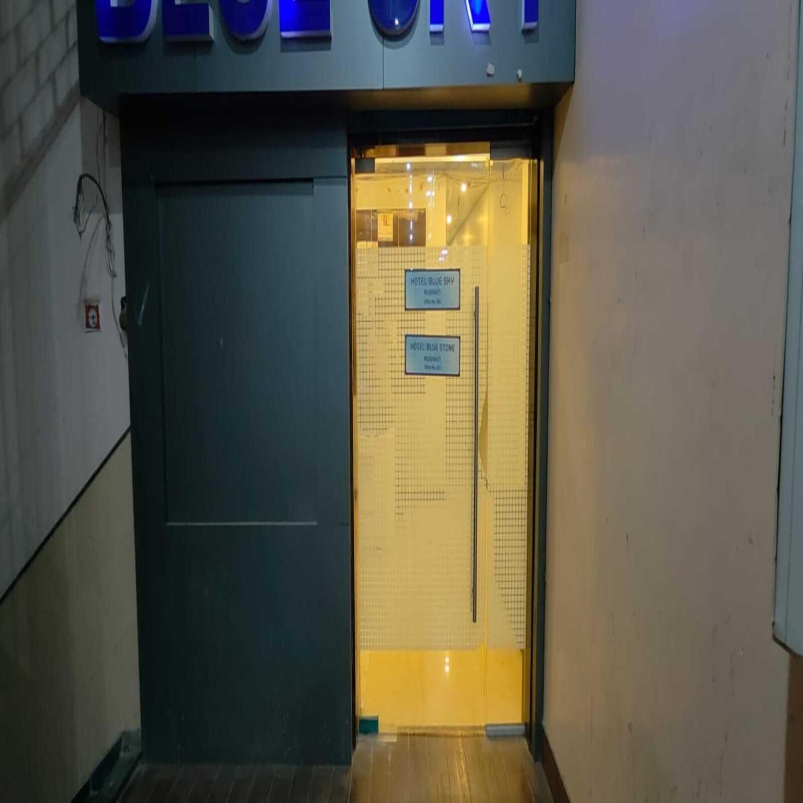 Hotel Blue Sky Residency Mumbai  Buitenkant foto