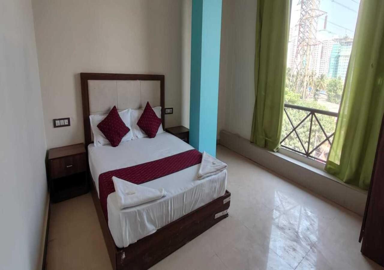 Hotel Blue Sky Residency Mumbai  Buitenkant foto