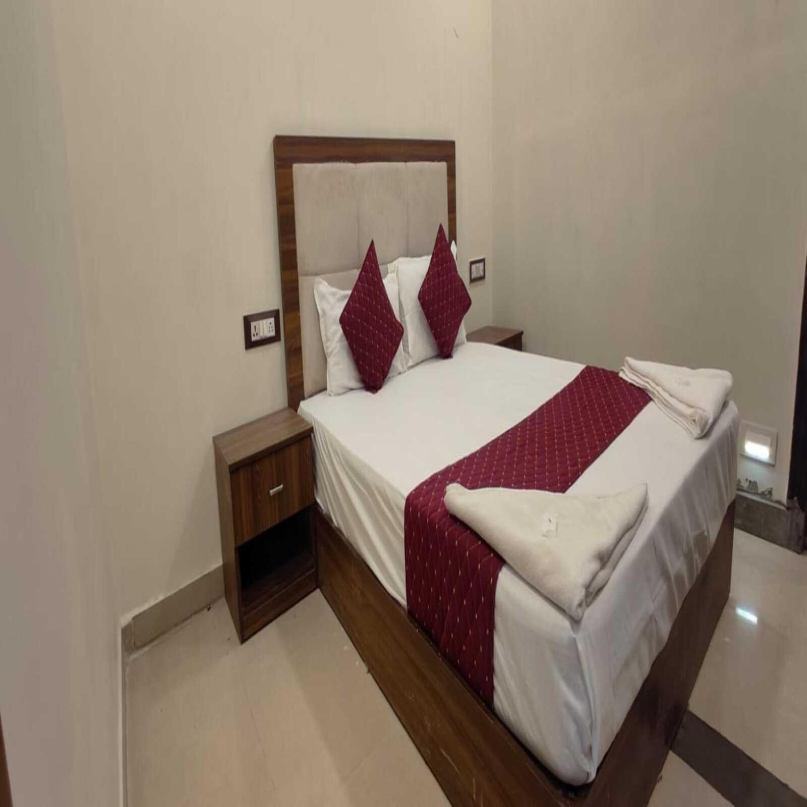 Hotel Blue Sky Residency Mumbai  Buitenkant foto